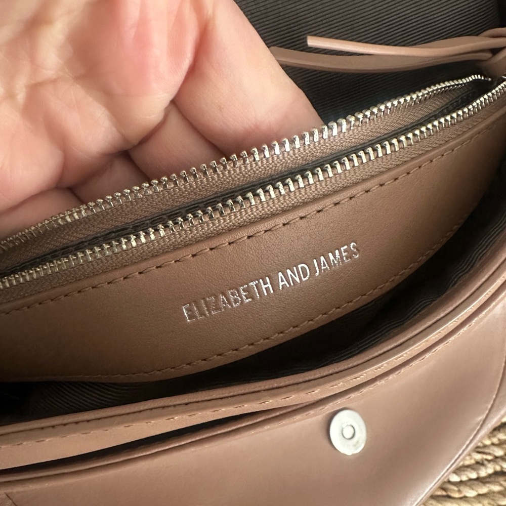 Elizabeth and James Trapeze taupe leather crossbody bag EUC - Picture 6 of 7